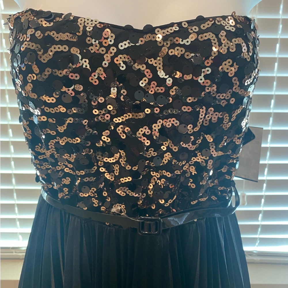 Dress - Picture 2 of 5